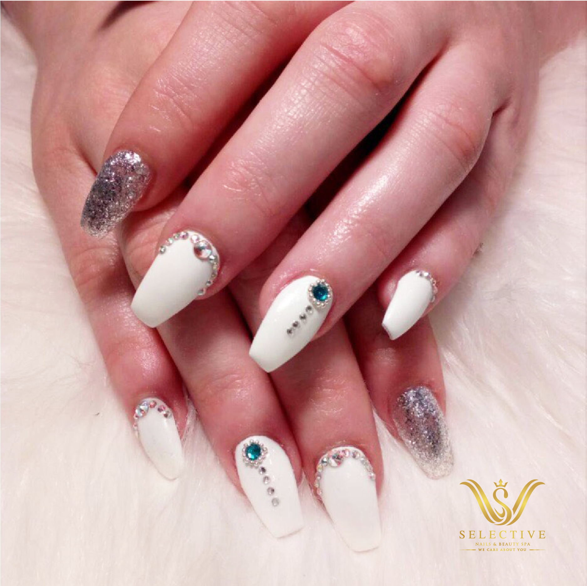 Attractive white nail wedding design