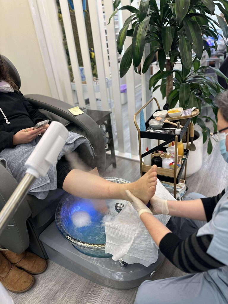 Nail Salon Website Features – Online Booking & Service Information