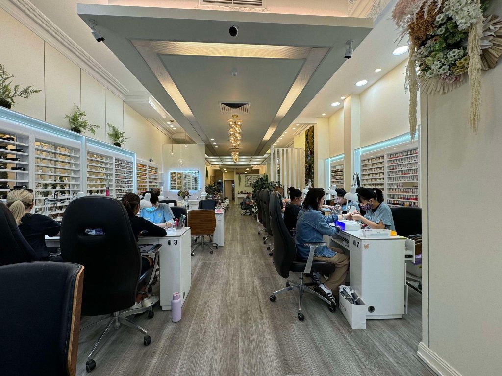 Nails & Eyebrows Salon – One-Stop Beauty Destination Near You